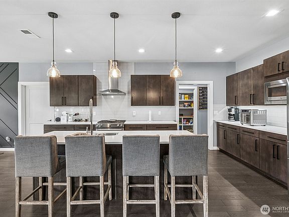 4th image of 11417 197th Avenue E