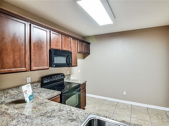 4th image of 2323 Chatham Place Dr