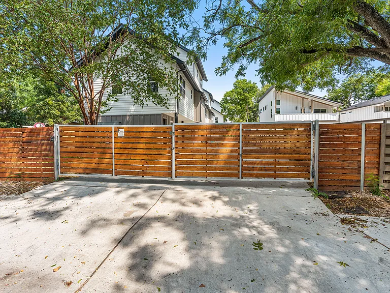 4700 Prock Ln #B — Photo 27