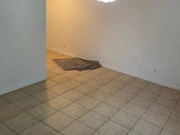 1030 N Kight St — Photo 3
