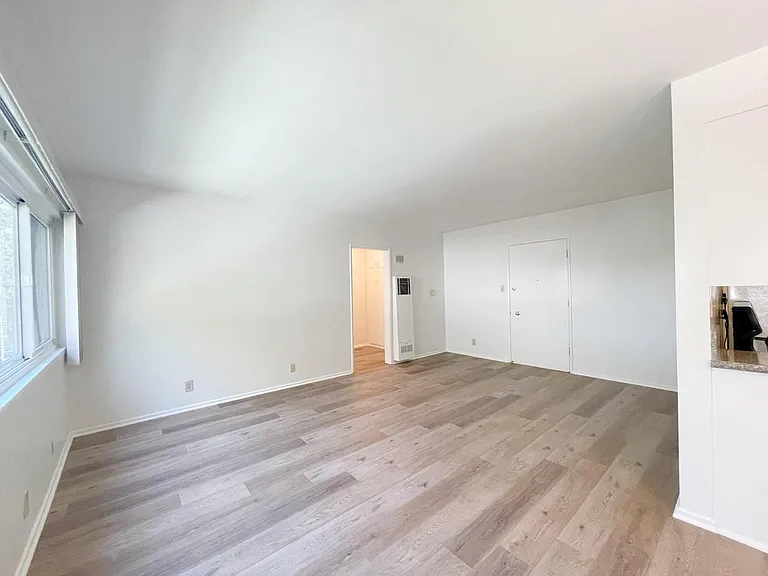 241 S Oakland Ave #7 — Photo 10