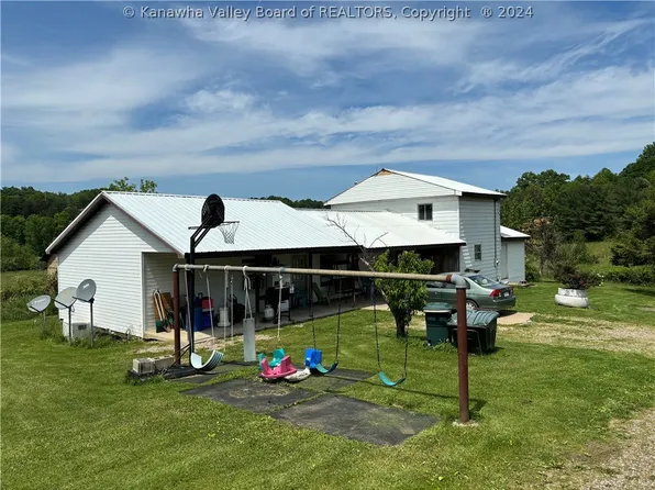 8400 Gunville Ridge Rd, Leon, WV 25123