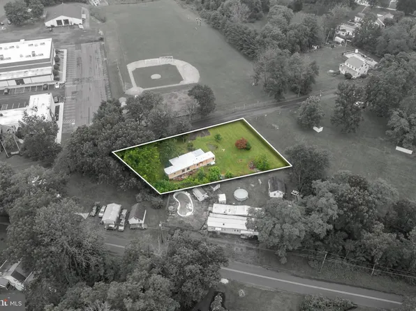 2313 Muskrat Rd, Sellersville, PA 18960