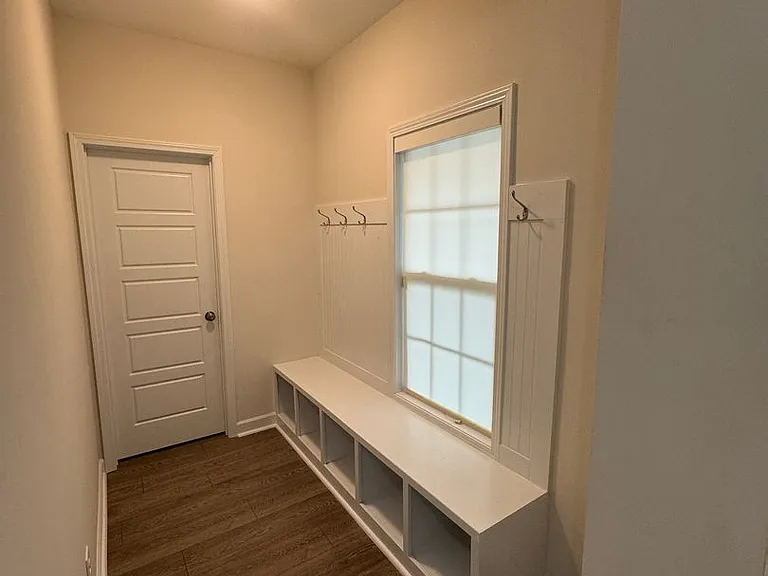 4716 Scenic Pines Dr — Photo 2