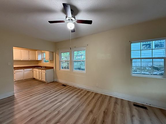 3rd image of 1809 Allis St