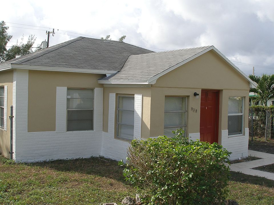 FRONT VIEW OF HOME