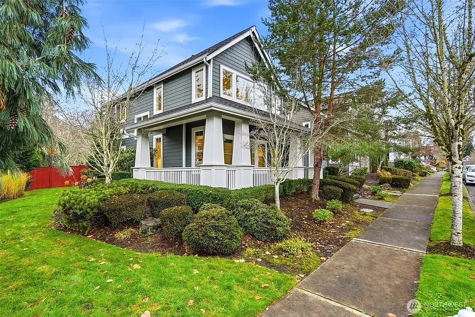 3 bed, 2.5 bath, 2260 sqft, $4,100 — Photo 3