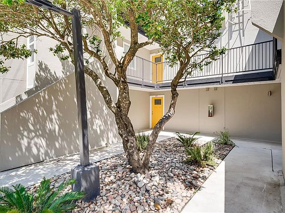 4th image of 935 La Posada Dr #134