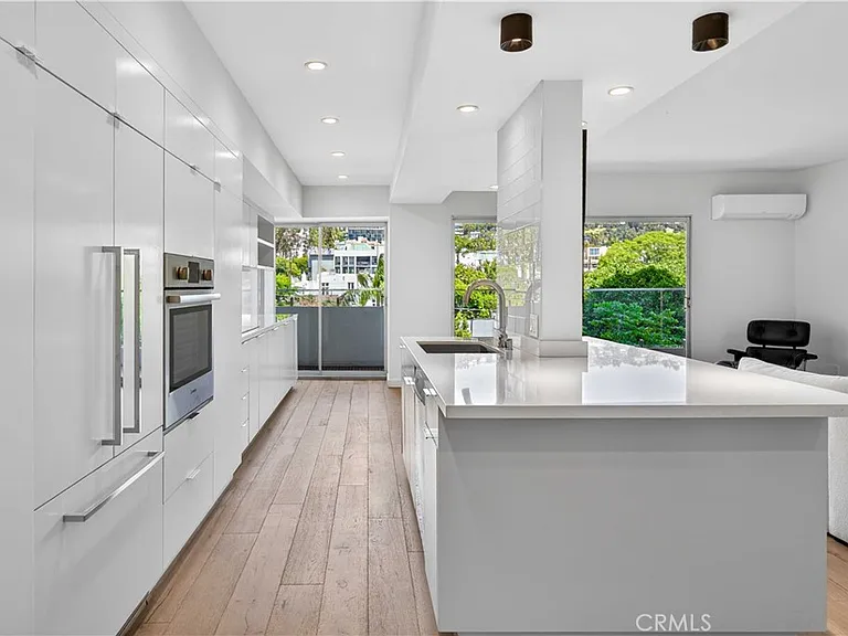 838 N Doheny Dr #505 — Photo 8