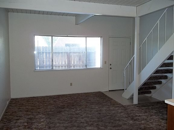 3rd image of 6088 N Fresno St #596
