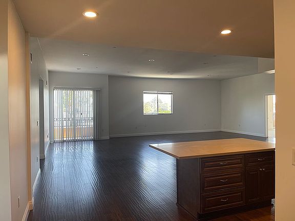 2nd image of 10830 Kling St Unit 401