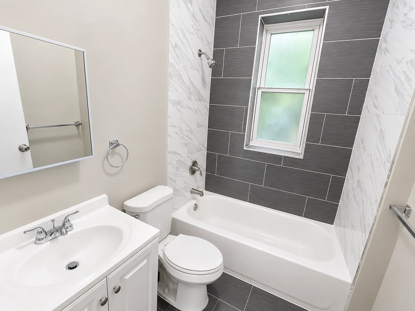 3 bed, 1200 sqft, $2,095 — Photo 2