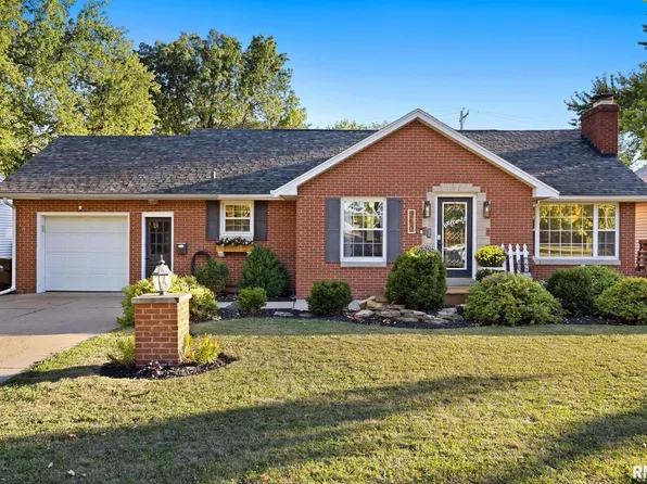 210 E Crestwood St, Morton, IL 61550