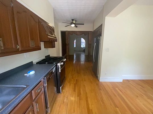 3rd image of 618 President St APT 1