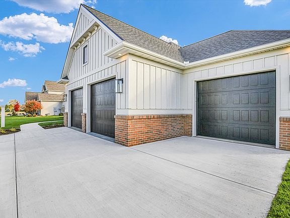 4th image of 2709 Castlerock Dr