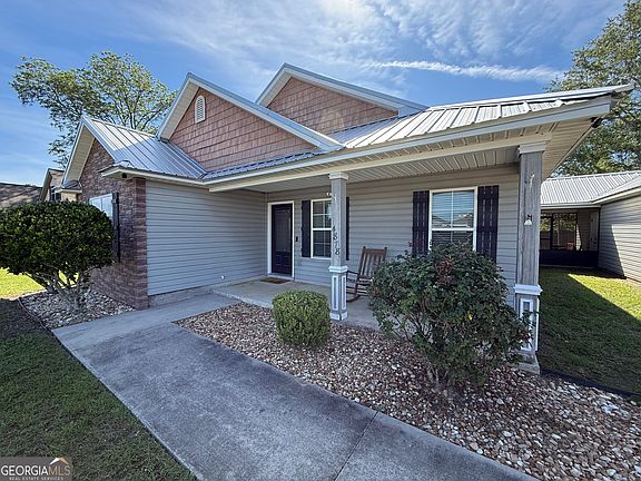 3rd image of 4878 Stonewall Cir
