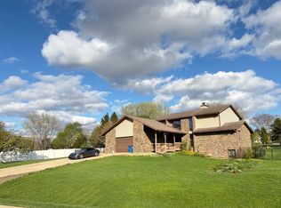 3261 N Silver Ridge Dr, Oregon, IL 61061