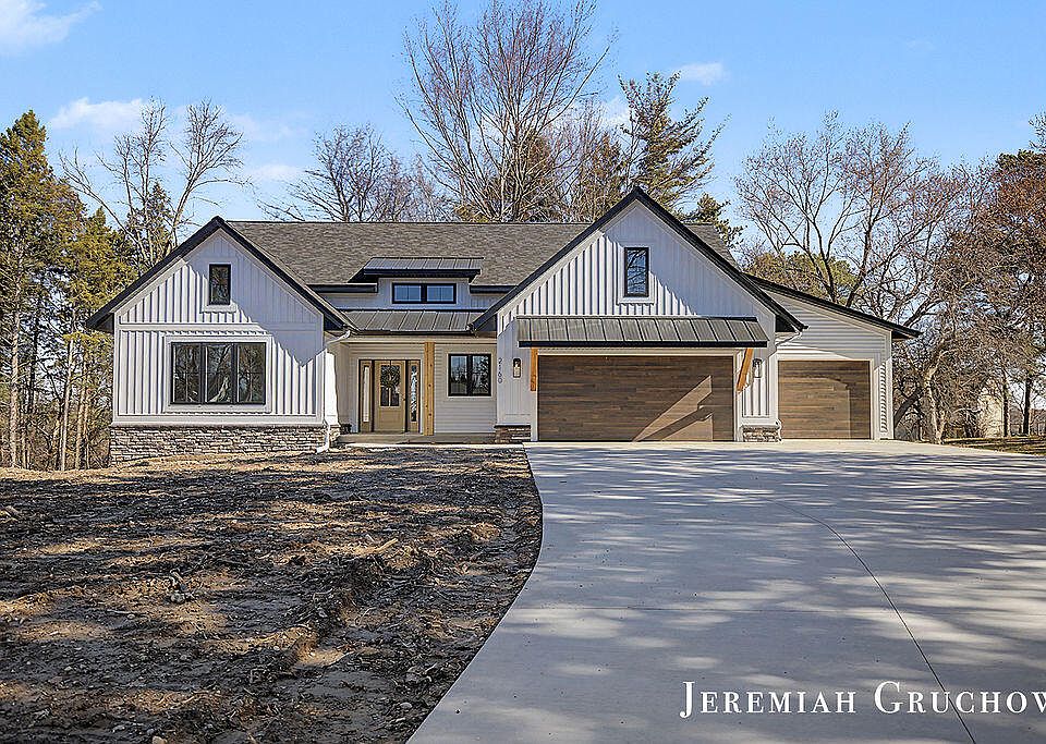 1st image of 2160 Engleside Dr SE