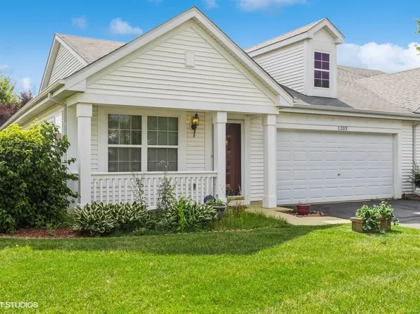 1203 Spinnaker St, Hampshire, IL 60140