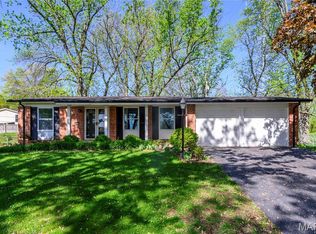 1517 Gold Leaf Dr, Saint Louis, MO 63146