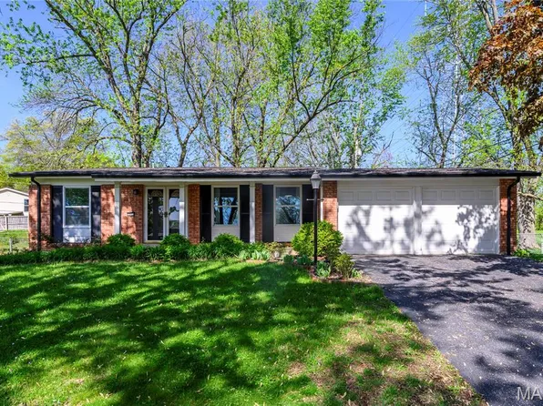 1517 Gold Leaf Dr, Saint Louis, MO 63146