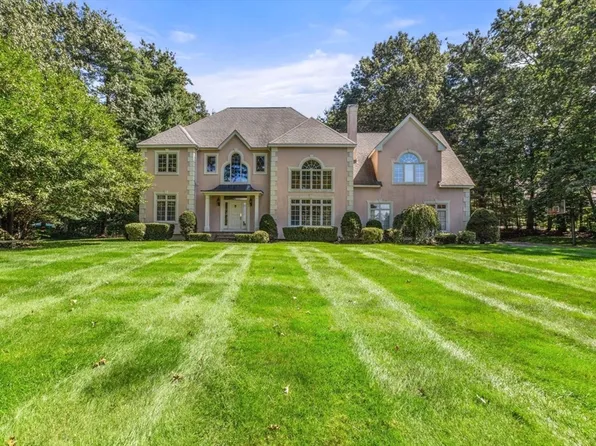 5 Andrea Dr, Hopkinton, MA 01748