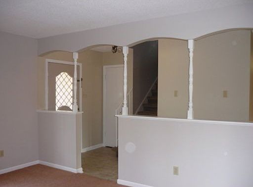 3rd image of 5707 Macarthur Blvd