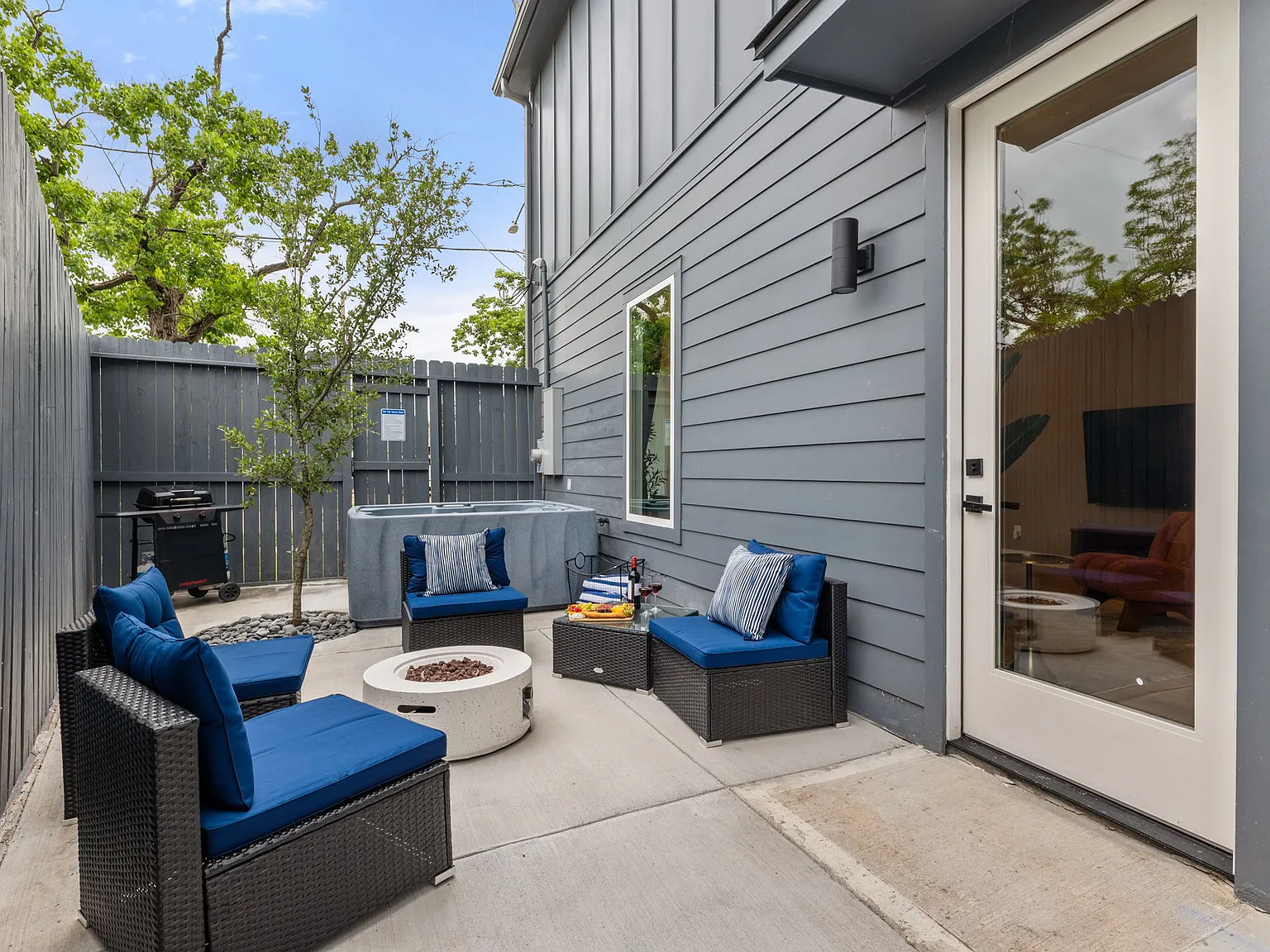 3 bed, 2.5 bath, 1812 sqft, $3,500 — Photo 3