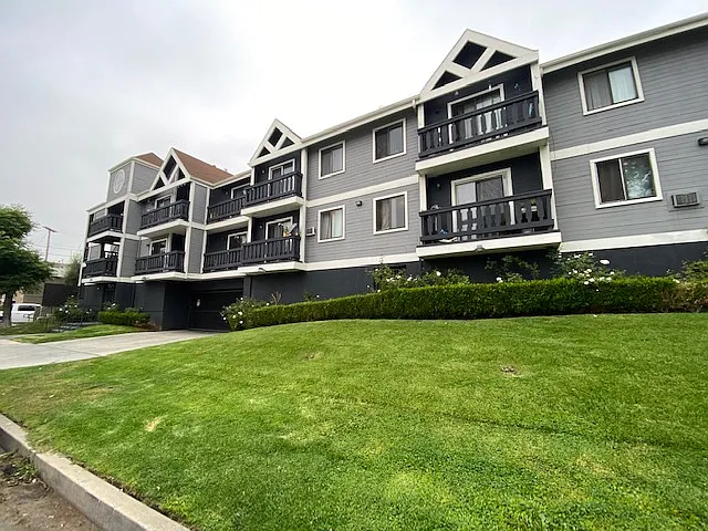 2 bed, $2,175 — Photo 2