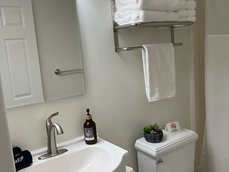 3 Higgins Rd #C — Photo 10