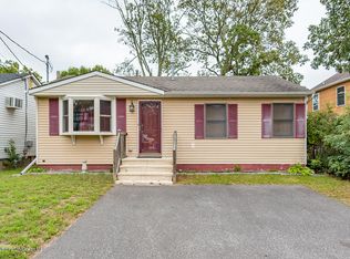 5 Pollys Dr, Toms River, NJ 08753