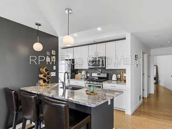 5th image of 432 Liberty Hl #B
