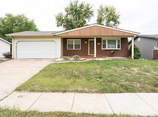 3908 Via Miralesta Dr, Saint Louis, MO 63125