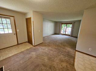2421 Grenadier Ave N, Oakdale, MN 55128