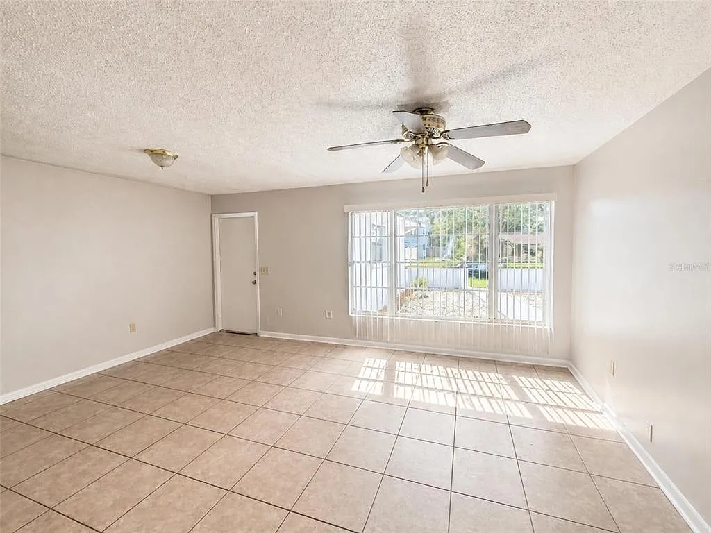 4 bed, 2.0 bath, 1849 sqft, $2,700 — Photo 3