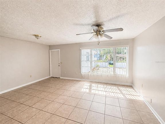 3rd image of 621 Ashberry Ln