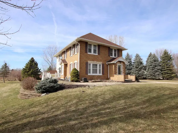 N6242 Eleanore Ln, Fond Du Lac, WI 54937