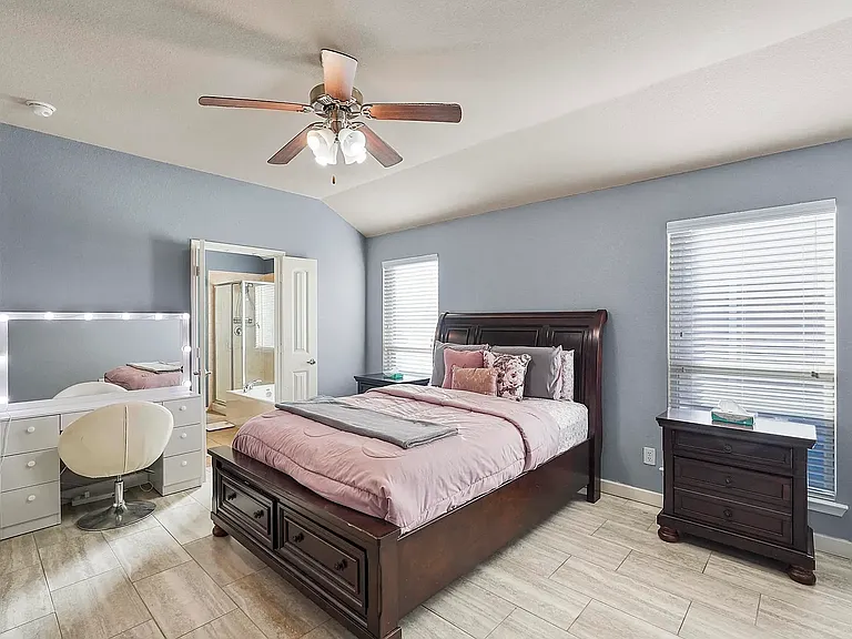1320 Riviera Dr — Photo 16