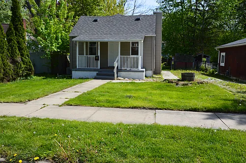 215 Dunlap St Photo 1
