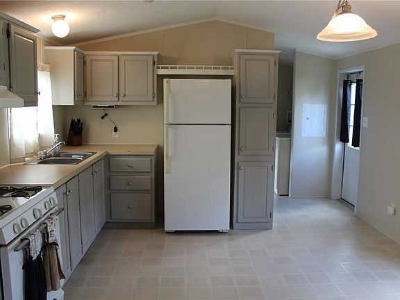 5th image of 17 Bloomdale Mobile Home Park
