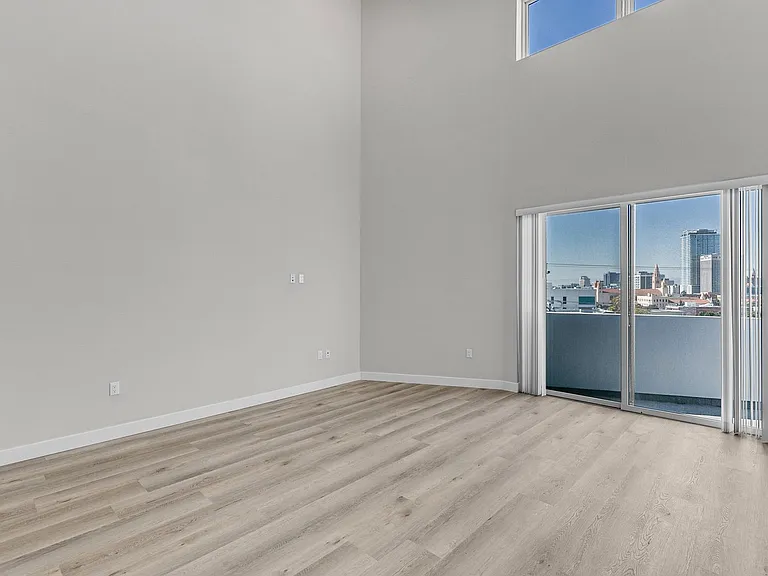 825 Coronado-Building — Photo 106