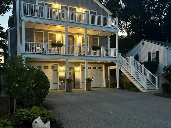 11 King Philip Ave, Bristol, RI 02809