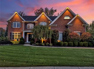 165 Via Foresta Ln, Williamsville, NY 14221