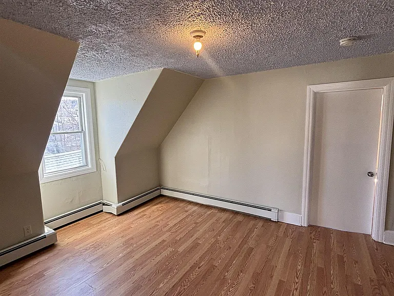 569 Main St — Photo 9