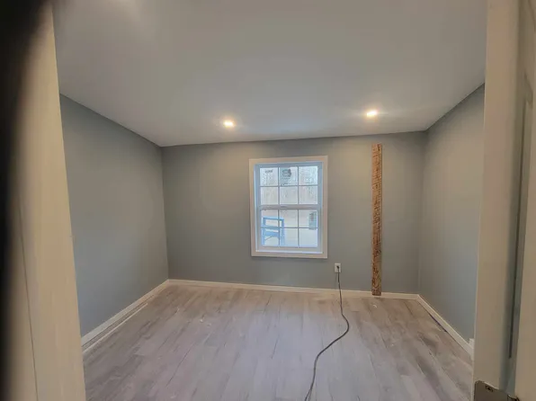 (undisclosed Address), Oxford, ME 04270