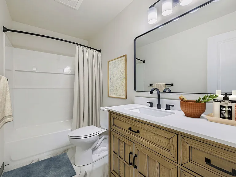 Beautifully Renovated 1 & 2 Bedroom Apartments in Lynnwood! — Photo 33