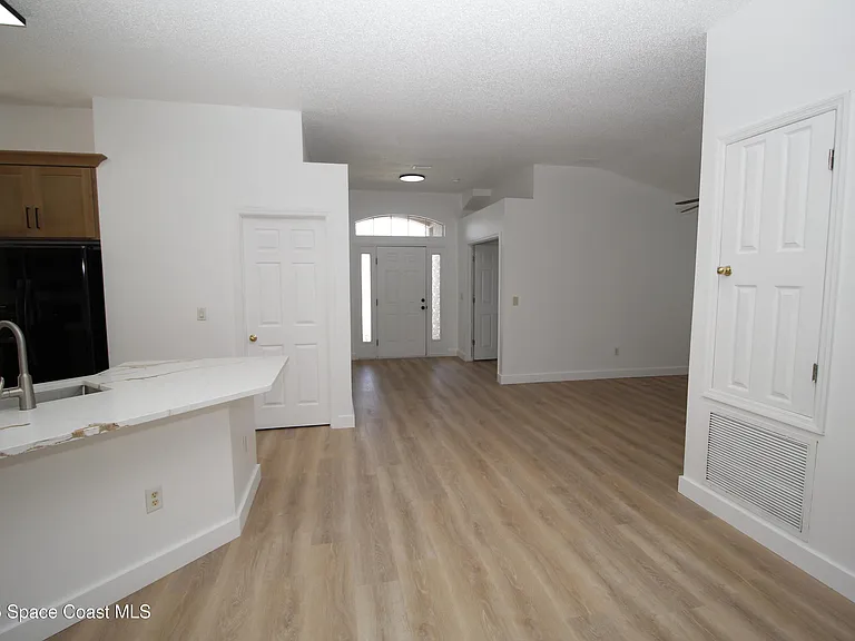 2440 Bridgeport Cir — Photo 9