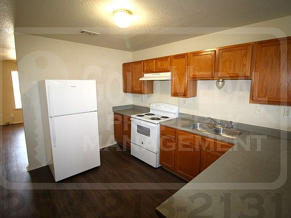 3rd image of 2807 Leroy Cir APT B
