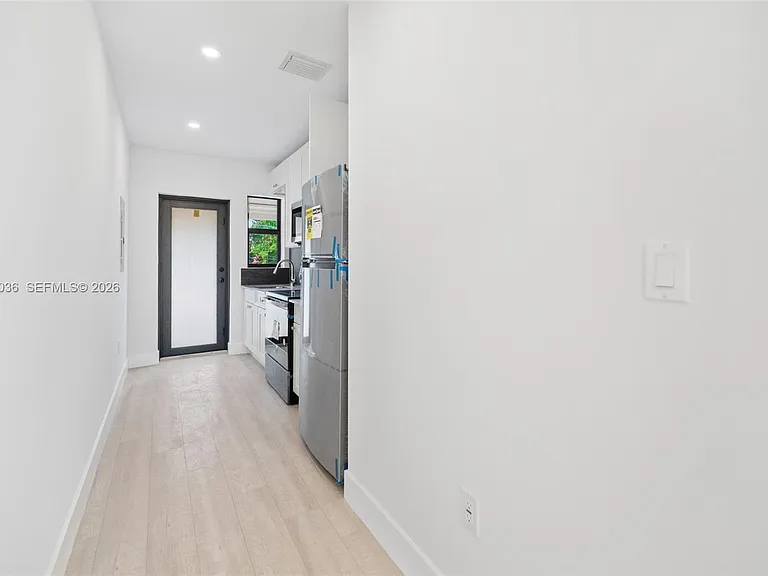 1721 SW 13th St #4 — Photo 5