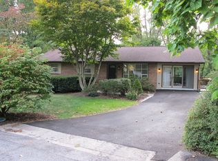 220 Highview Dr, Blacksburg, VA 24060